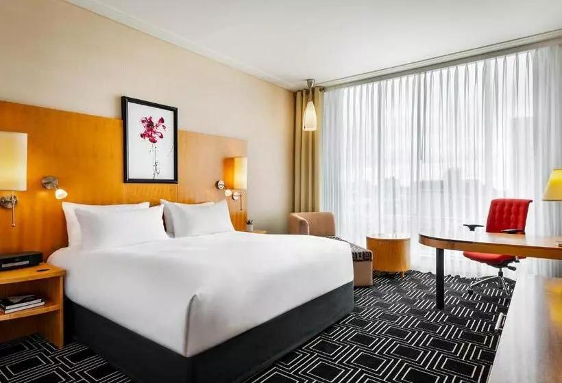 اتاق دلوکس با تخت کینگ و چشمانداز شهر, Sofitel Montreal Golden Mile