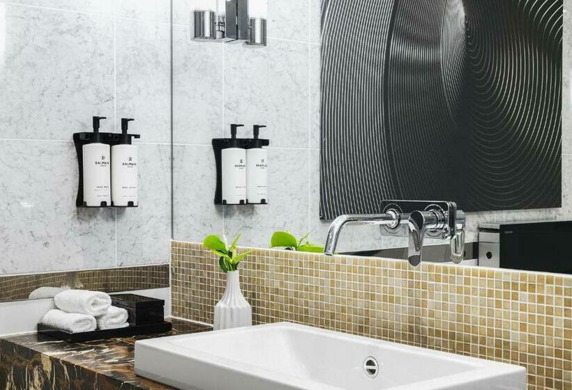 חדר דחוקס עם מיטת קינג, Sofitel Warsaw Victoria