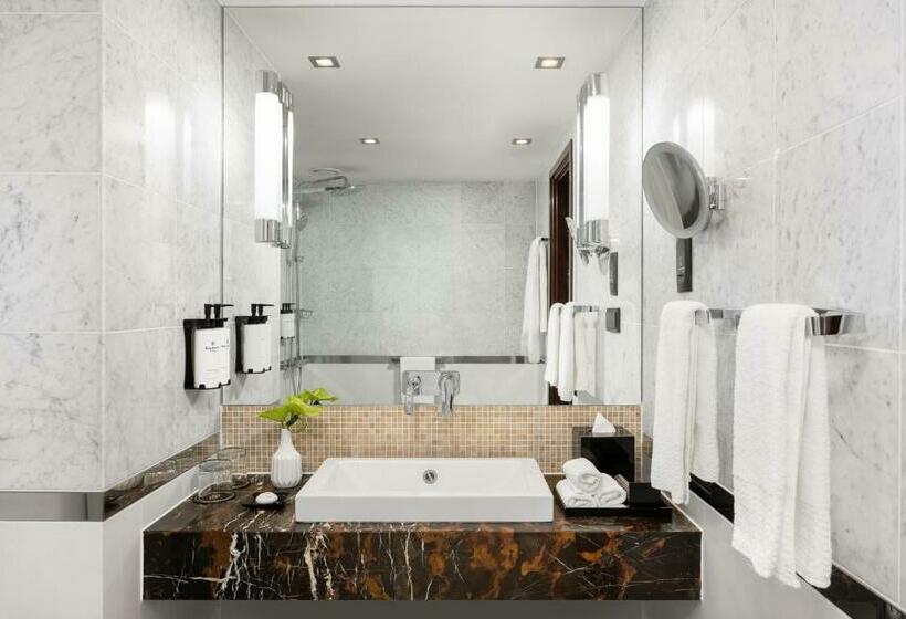 キングサイズベッドのデラックスルーム, Sofitel Warsaw Victoria