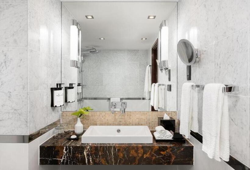 キングサイズベッドのスーペリアルーム, Sofitel Warsaw Victoria