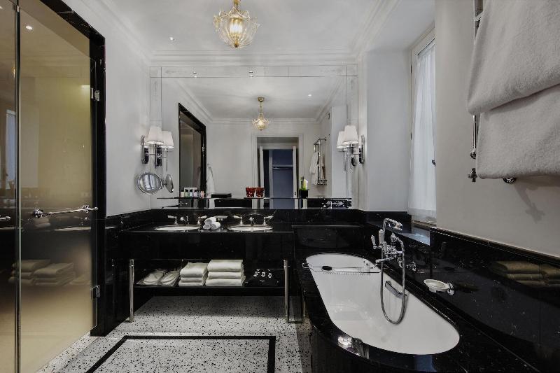 חדר דחוקס עם מיטת קינג, The St. Regis Rome