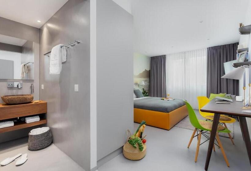 Standard studio with lake view, VISIONAPARTMENTS Hôtel de Famille