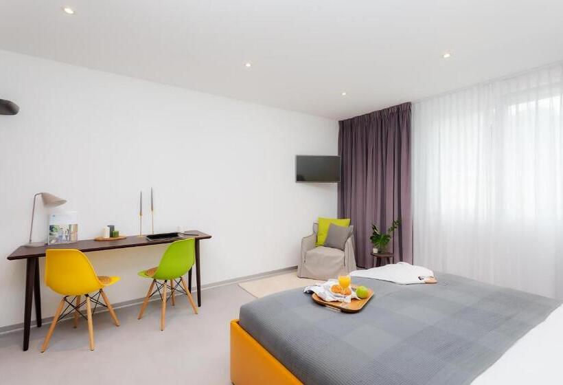 Standard studio with lake view, VISIONAPARTMENTS Hôtel de Famille