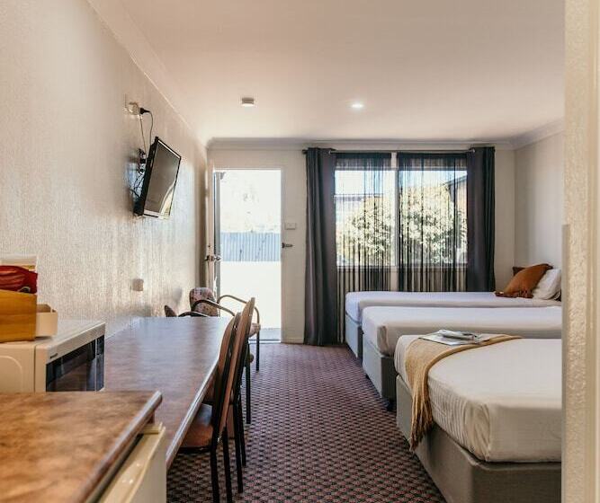 اتاق خانوادگی, Outback Motel Mt Isa