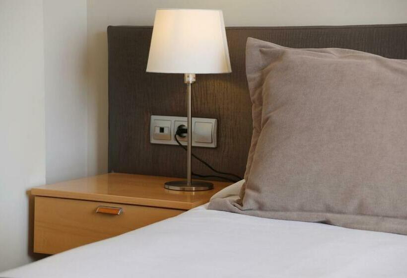 اتاق استاندارد سه تخته با بالکن, Zurbarán Palma