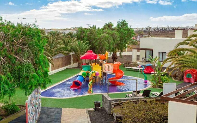 סוויטת פרמיום עם נוף לבריכה, Vitalclass Lanzarote Resort