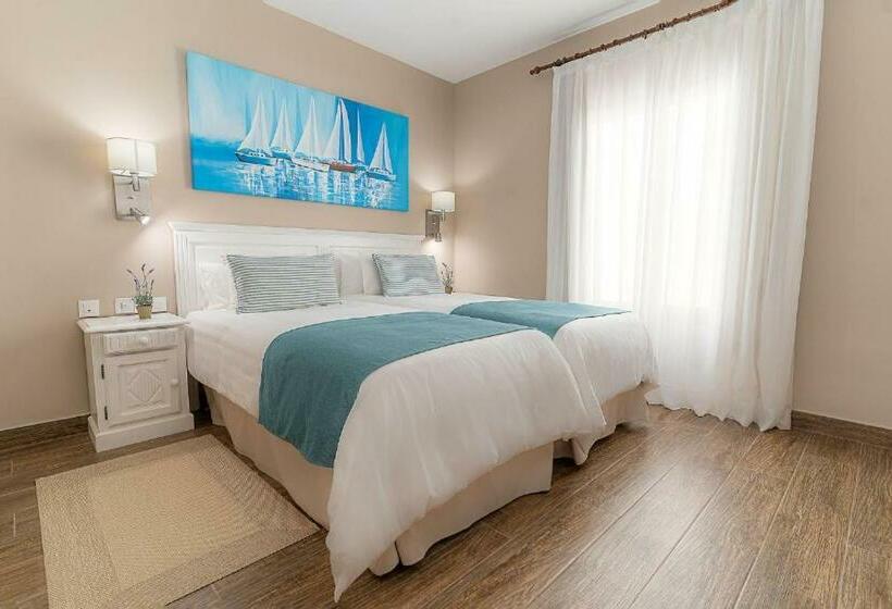 סוויטת פרמיום עם נוף לבריכה, Vitalclass Lanzarote Resort