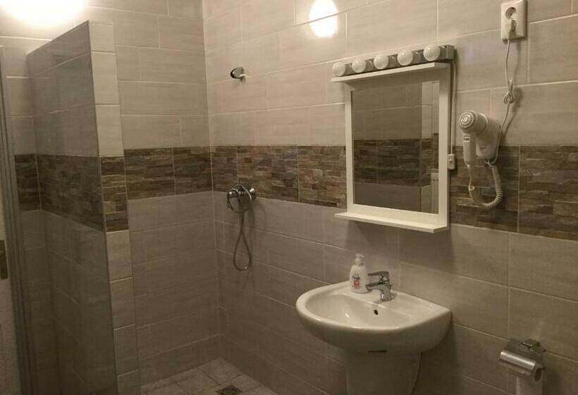 スタンダード4人部屋, Avas Apartman