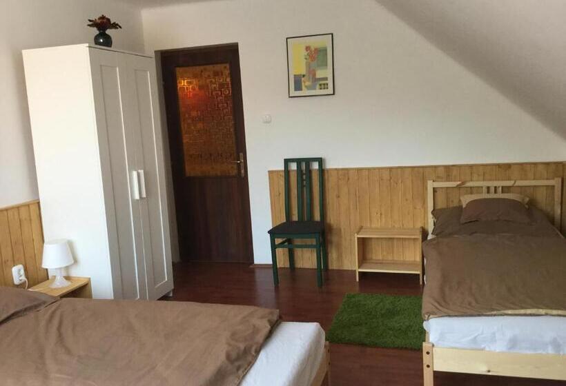 スタンダードトリプルルーム, Avas Apartman