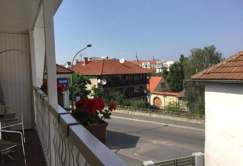 スタンダードトリプルルーム, Avas Apartman