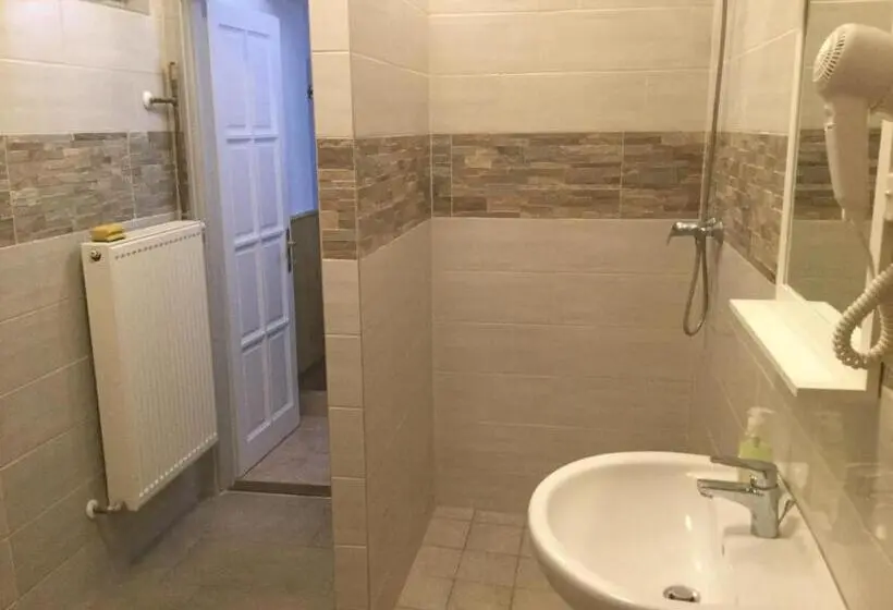 スタンダード４人部屋, Avas Apartman