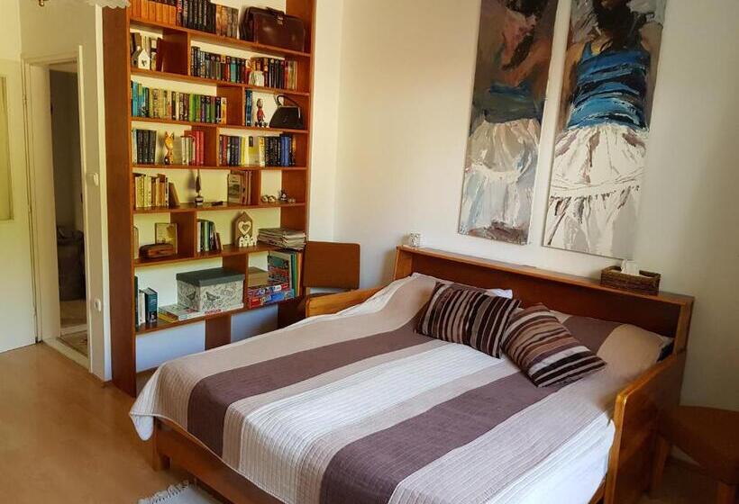 Апартаменты 3 Спальни, Farkaskő Vendégház