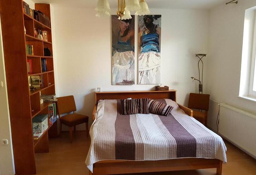 Апартаменты 3 Спальни, Farkaskő Vendégház