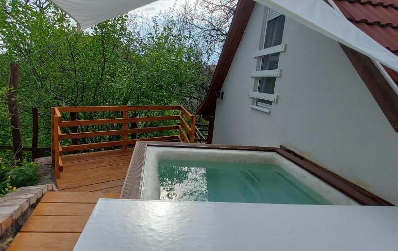 Дом 1 Спальня, Farkaskő Vendégház