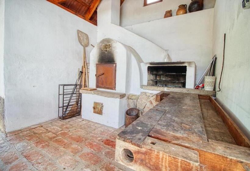 Апартаменты 3 Спальни, Farkaskő Vendégház