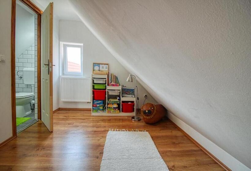 Дом 1 Спальня, Farkaskő Vendégház