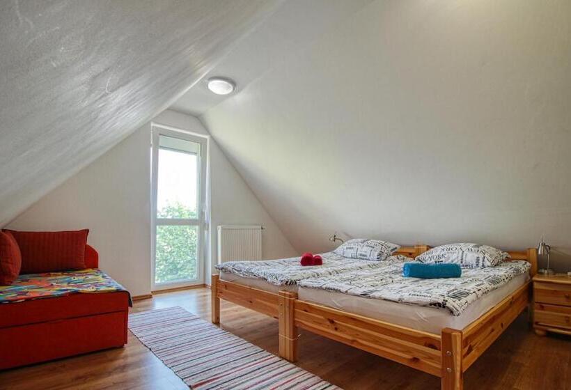 Дом 1 Спальня, Farkaskő Vendégház