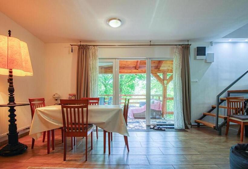 Дом 1 Спальня, Farkaskő Vendégház