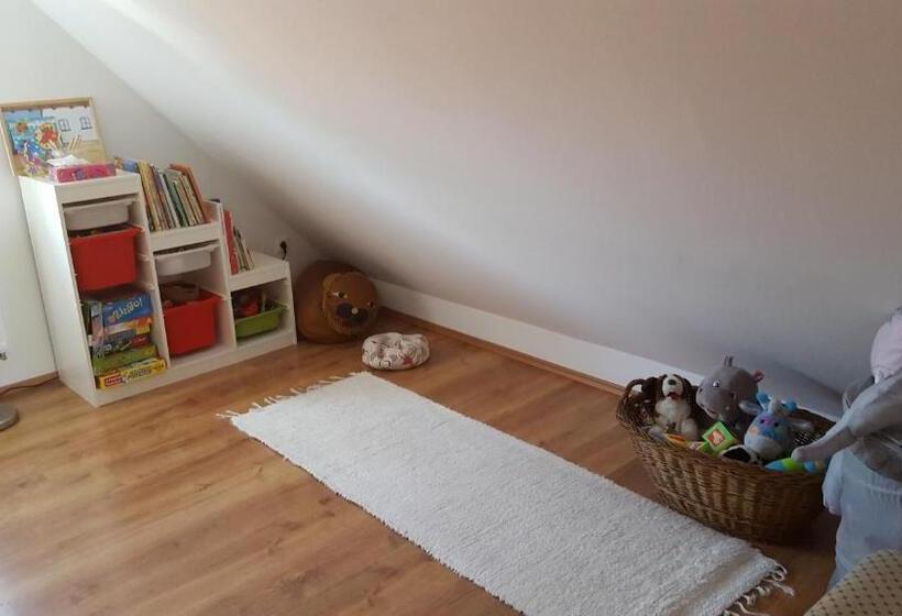 Дом 1 Спальня, Farkaskő Vendégház