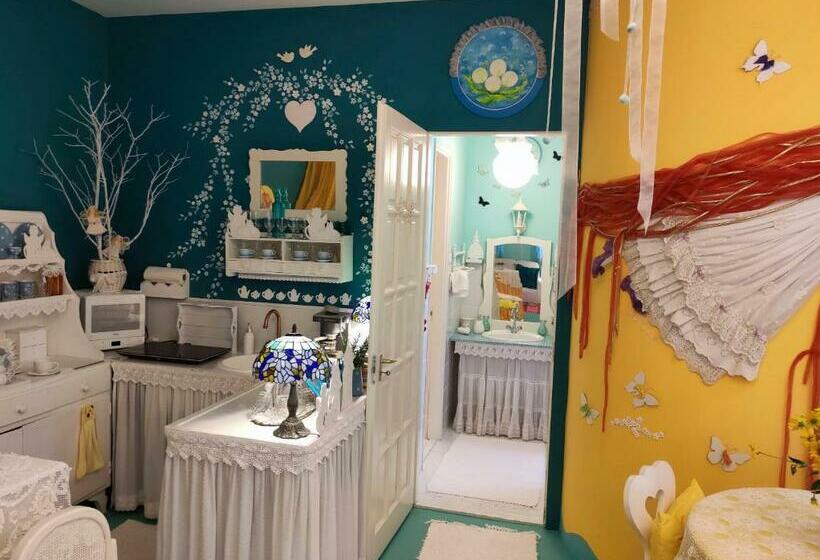 Люкс Повышенной Комфортности, Fehér Tulipán Apartman
