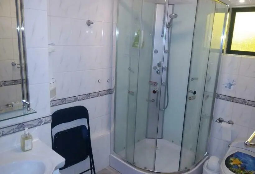 اتاق خانوادگی, La Casa Guesthouse