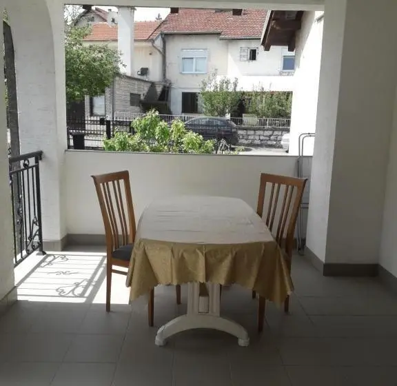 اتاق استاندارد اینتریور, Apartmani Milivojevic