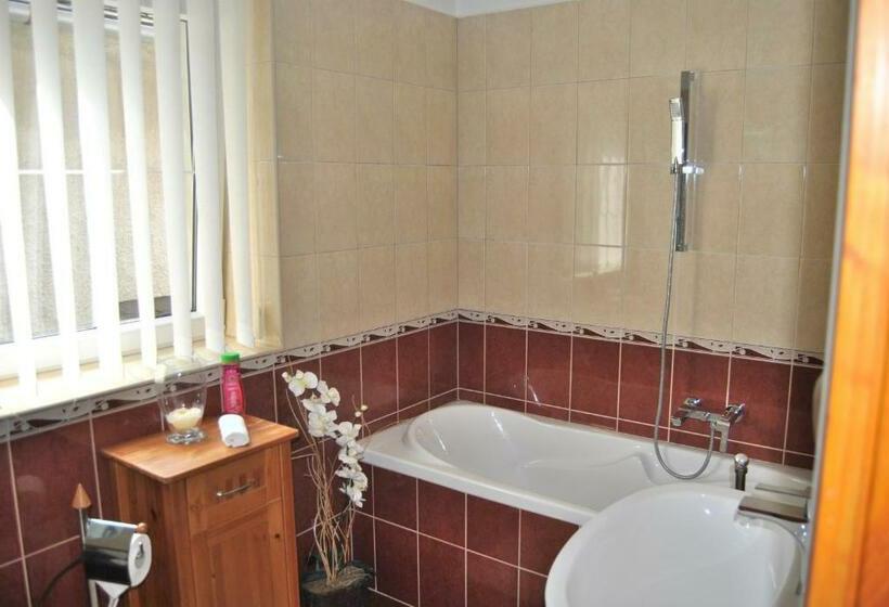 1 Bedroom Apartment Lake View, Tópart Apartman