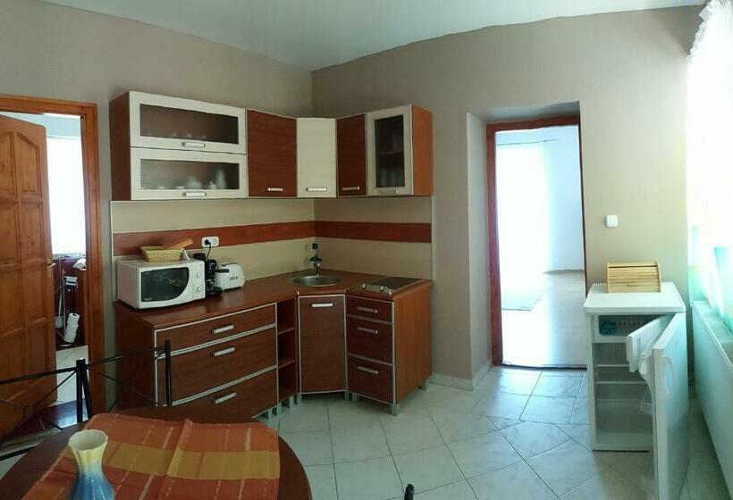 1 Bedroom Apartment Lake View, Tópart Apartman