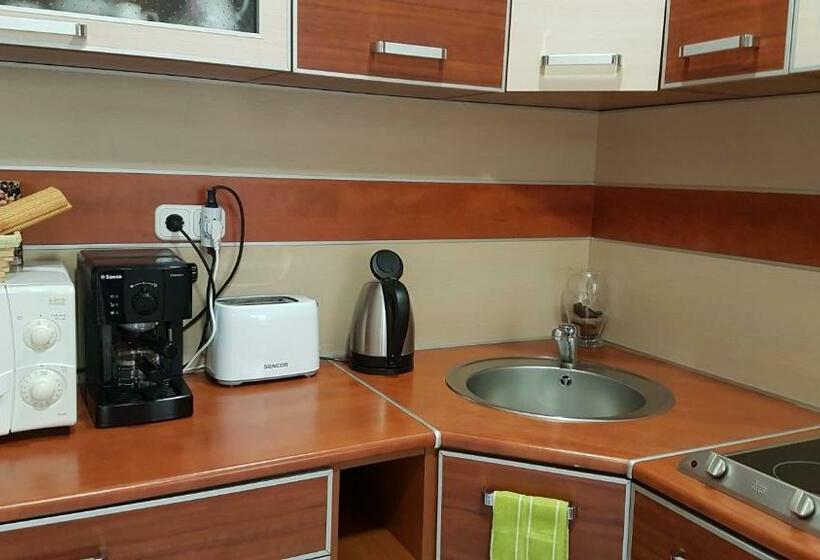 1 Bedroom Apartment Lake View, Tópart Apartman