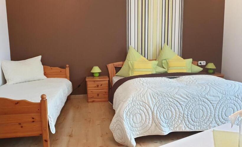 1 Bedroom Apartment Lake View, Tópart Apartman