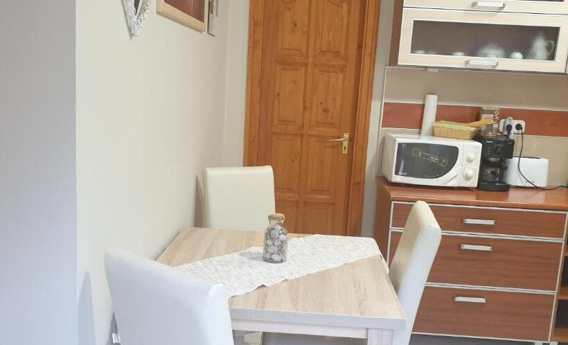 1 Bedroom Apartment Lake View, Tópart Apartman