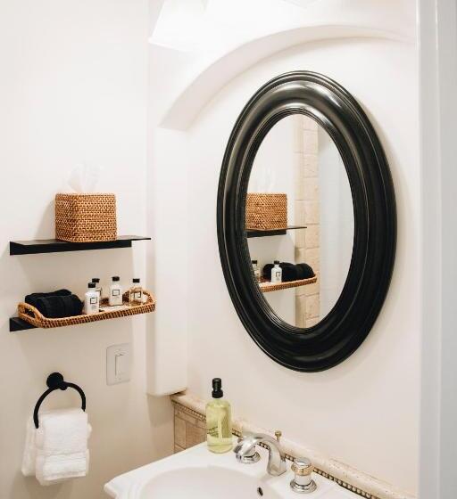 스위트, Cottage Inn & Spa