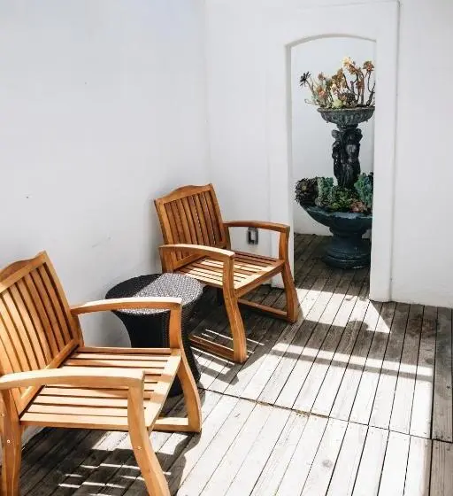 スイート, Cottage Inn & Spa