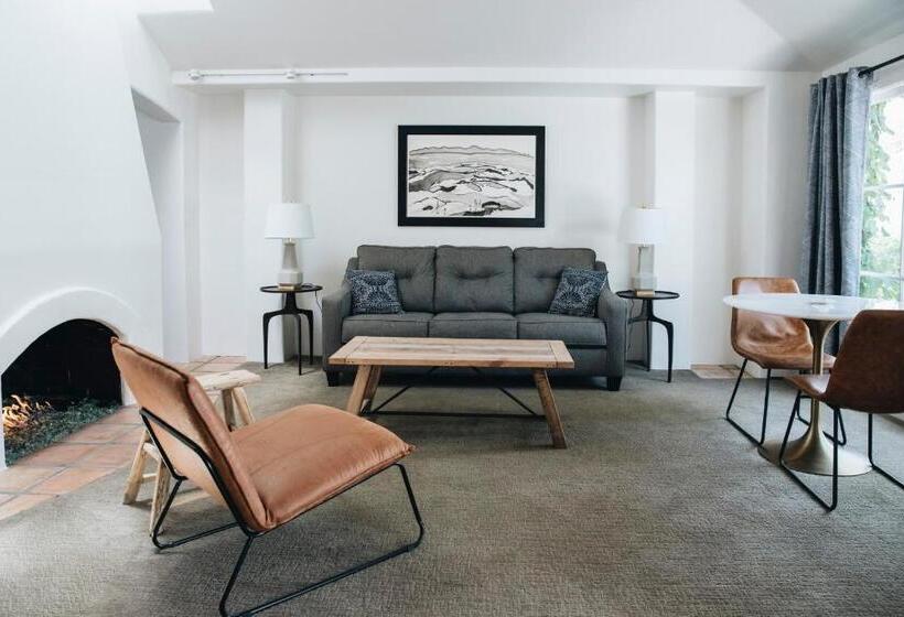 Люкс, Cottage Inn & Spa