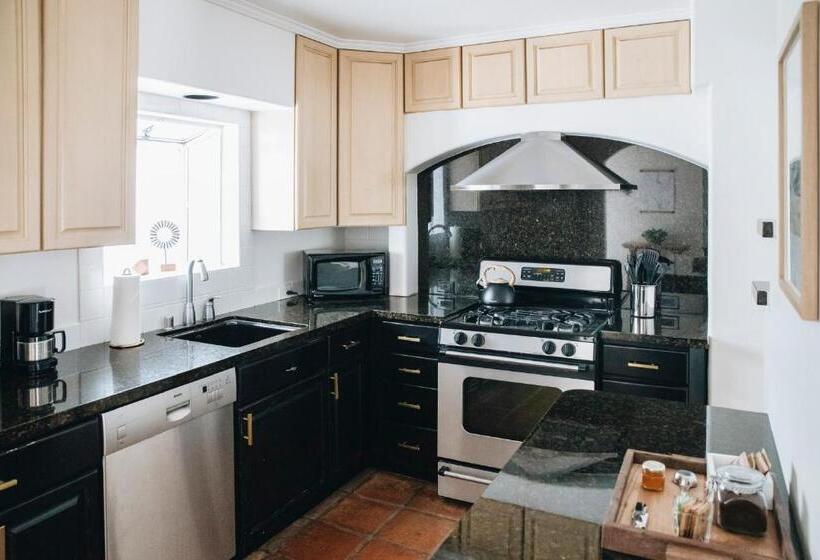 Люкс, Cottage Inn & Spa