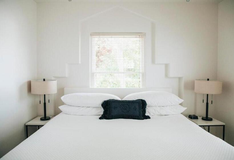 Люкс, Cottage Inn & Spa