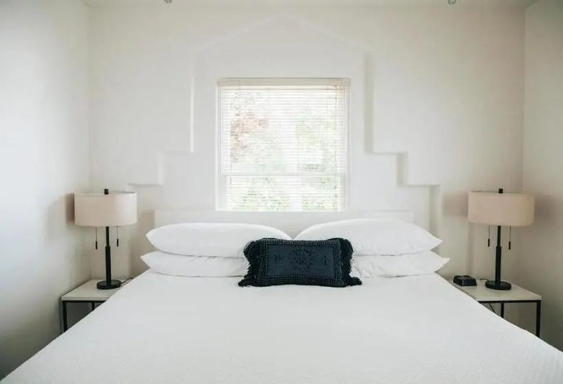 スイート, Cottage Inn & Spa