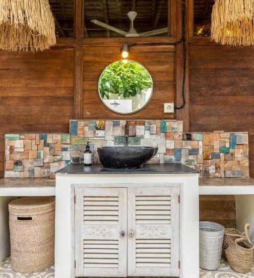 جناح, Tigerlillys Boutique