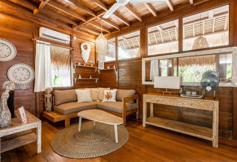 جناح, Tigerlillys Boutique