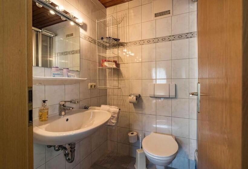 Huoneisto 1 Makuuhuone Terassi, Gästehaus Christa Mauerer