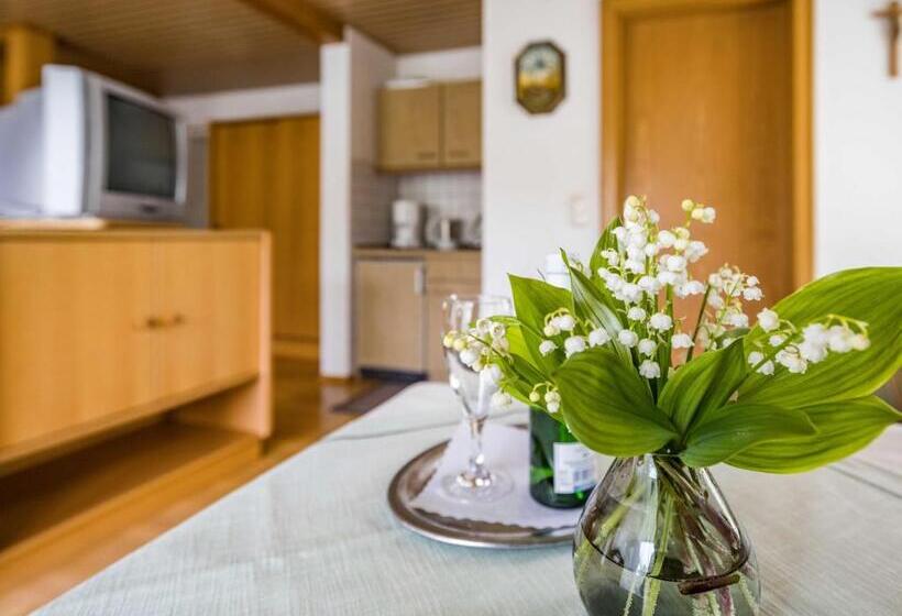 Huoneisto 1 Makuuhuone Terassi, Gästehaus Christa Mauerer