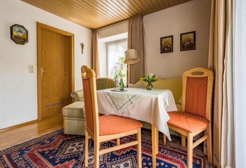 Huoneisto 1 Makuuhuone Terassi, Gästehaus Christa Mauerer