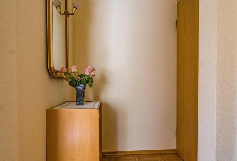 Standard Yhden Hengen Huone Parveke, Gästehaus Christa Mauerer