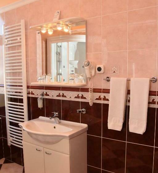 Suite with lake view, Guest House Vila Lujza