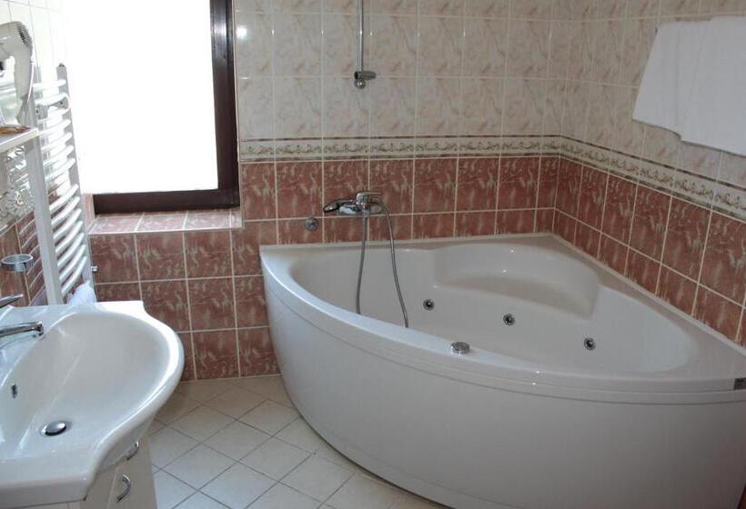 سوییت با چشم‌انداز باغ, Guest House Vila Lujza