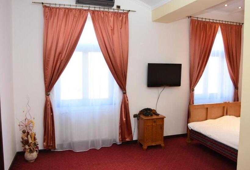 سوییت با چشمانداز باغ, Guest House Vila Lujza