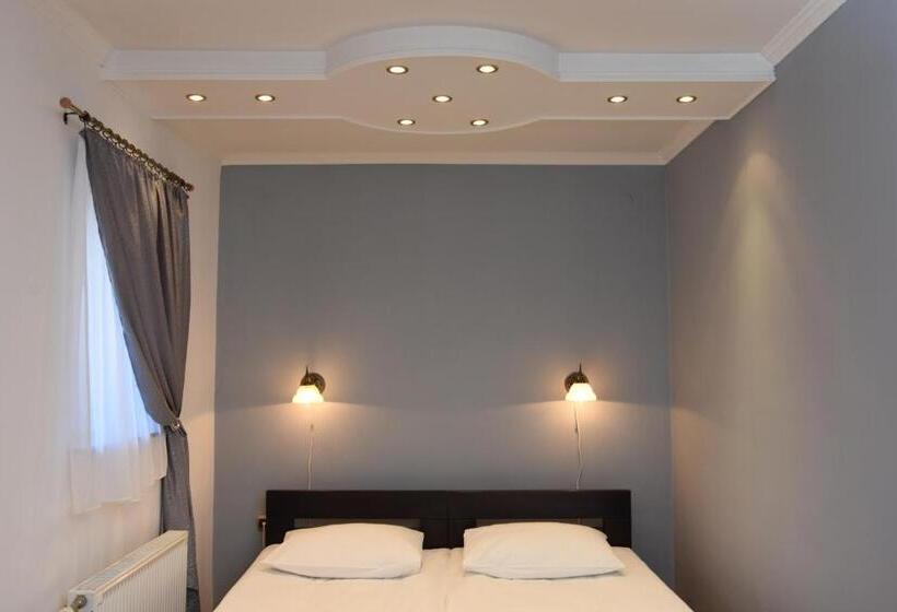 سوییت با چشمانداز باغ, Guest House Vila Lujza