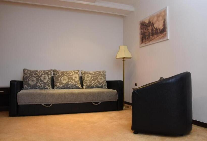 سوییت با چشم‌انداز باغ, Guest House Vila Lujza