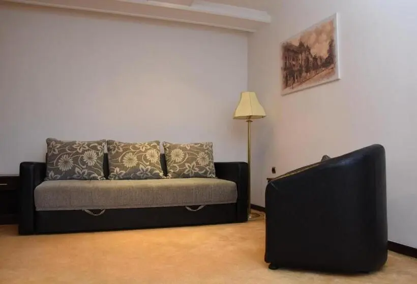 سوییت با چشم‌انداز باغ, Guest House Vila Lujza