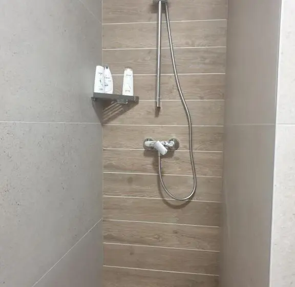 استودیوی استاندارد, Guest House Vila Lujza